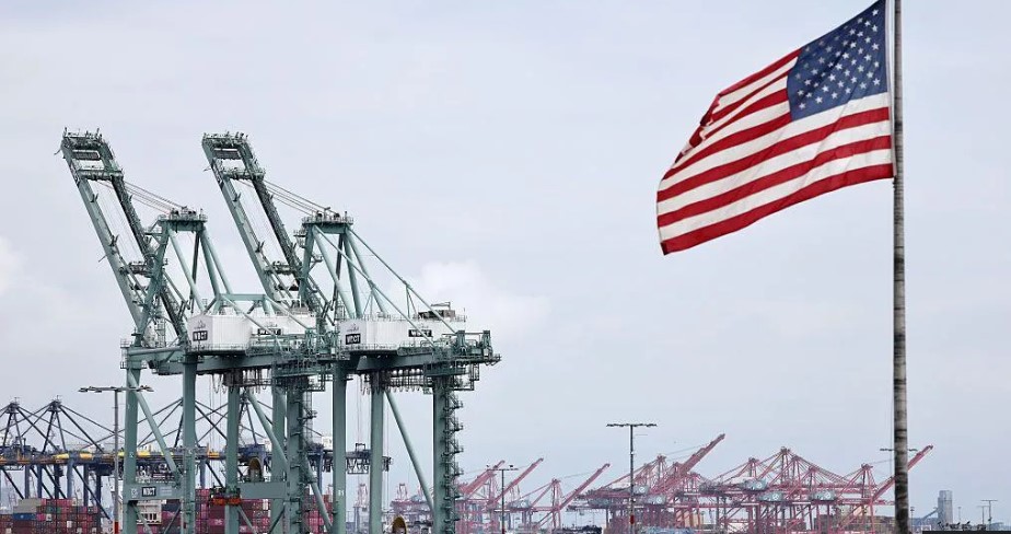 Hyjnë në fuqi tarifat globale të Trump me 10 për qind